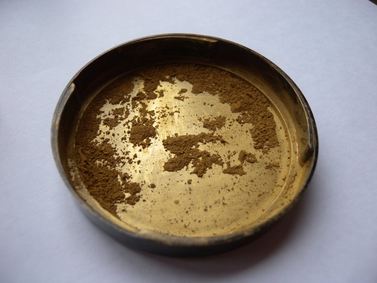 gold for traditional, lacquer based kintsugi